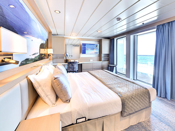 Ocean Explorer, Category DS, Deluxe Suite, View of Bedroom from Entryway